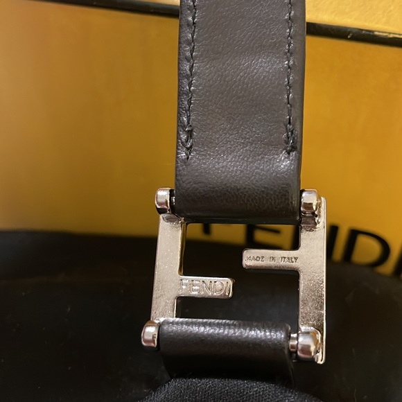 💐FENDI BLACK SATCHEL WITH LEATHER HANDLES AND LEASH POUCH - Picture 4 of 11